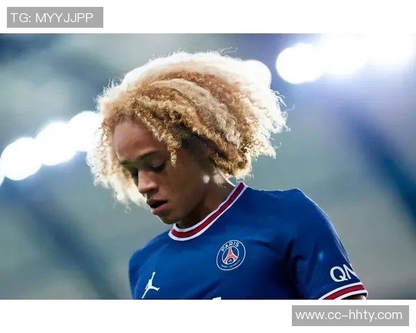 西蒙斯从拉玛西亚到德甲荷甲的成长之路与英超迷失之谜