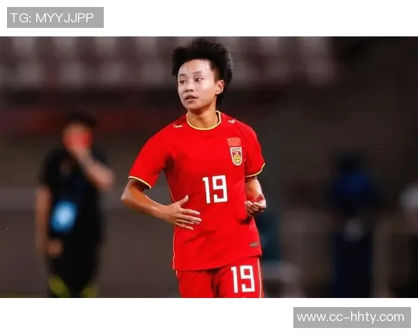中国女足半场落后苏格兰三球张琳艳破门朱钰遭遇两次吊射失误